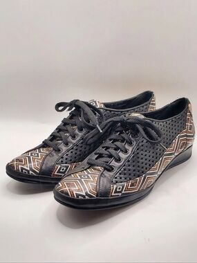 Icon Geometric Pattern Shoes in Black & Brown Size 8. Read Description